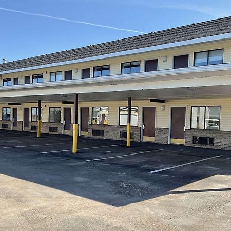 Baymont By Wyndham Petoskey Motel Exterior foto