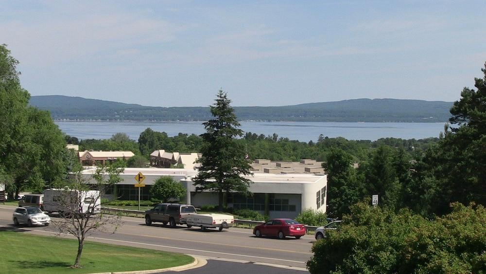 Baymont By Wyndham Petoskey Motel Exterior foto