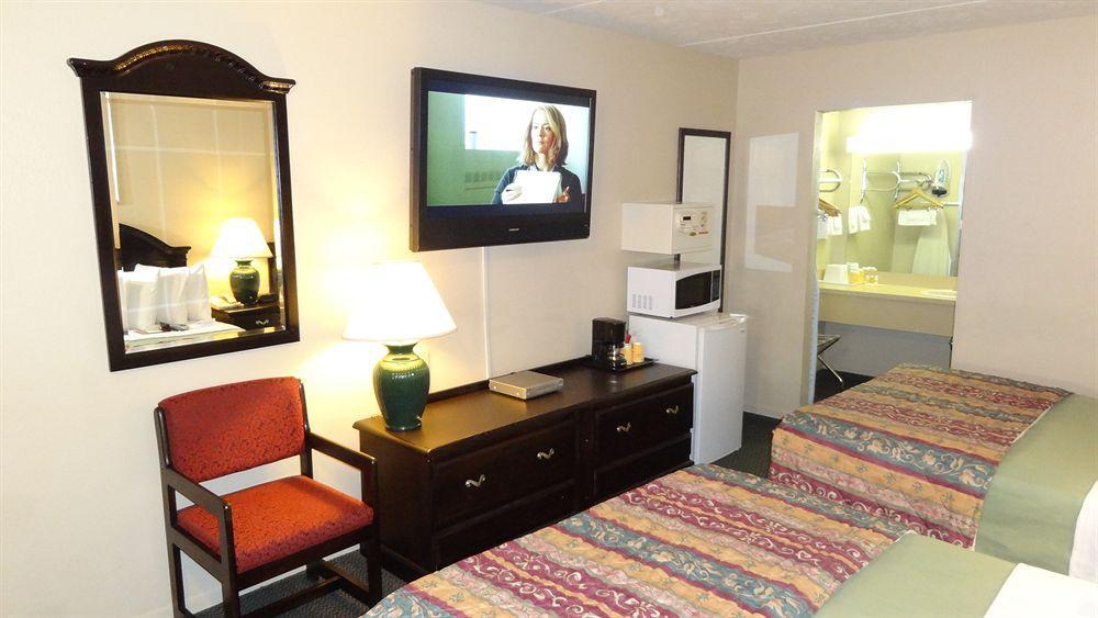 Baymont By Wyndham Petoskey Motel Exterior foto