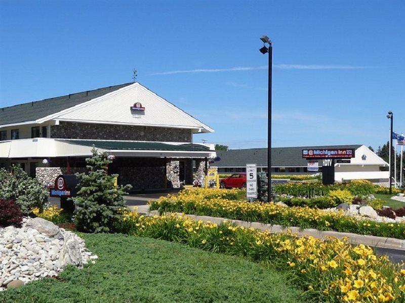 Baymont By Wyndham Petoskey Motel Exterior foto