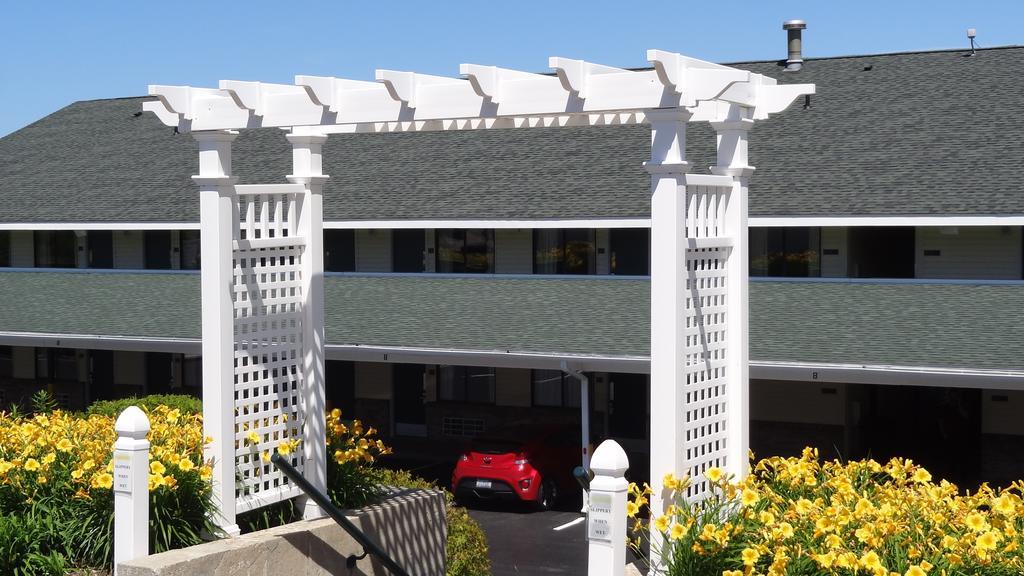 Baymont By Wyndham Petoskey Motel Exterior foto