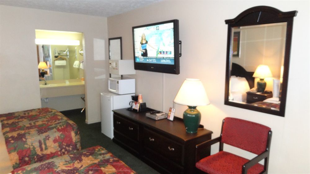 Baymont By Wyndham Petoskey Motel Exterior foto