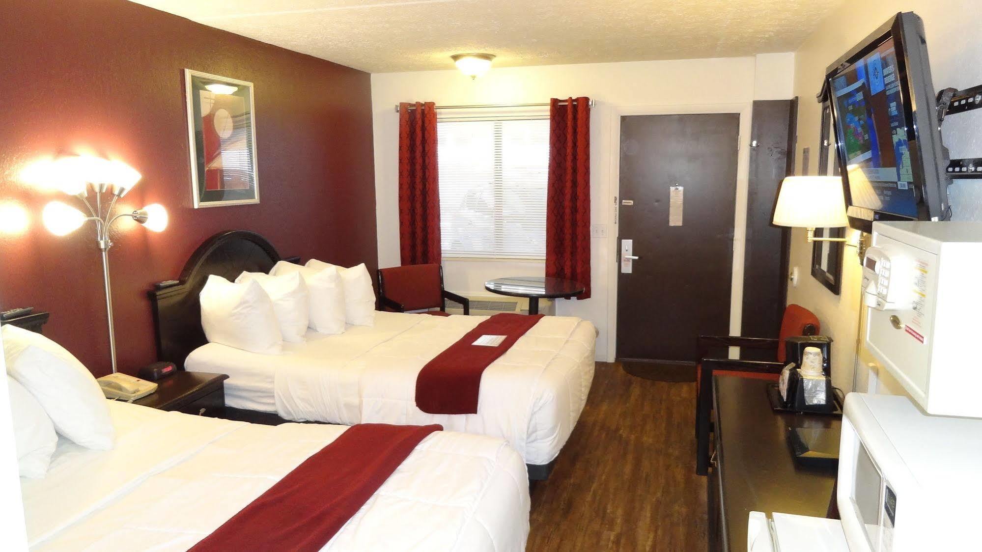 Baymont By Wyndham Petoskey Motel Exterior foto
