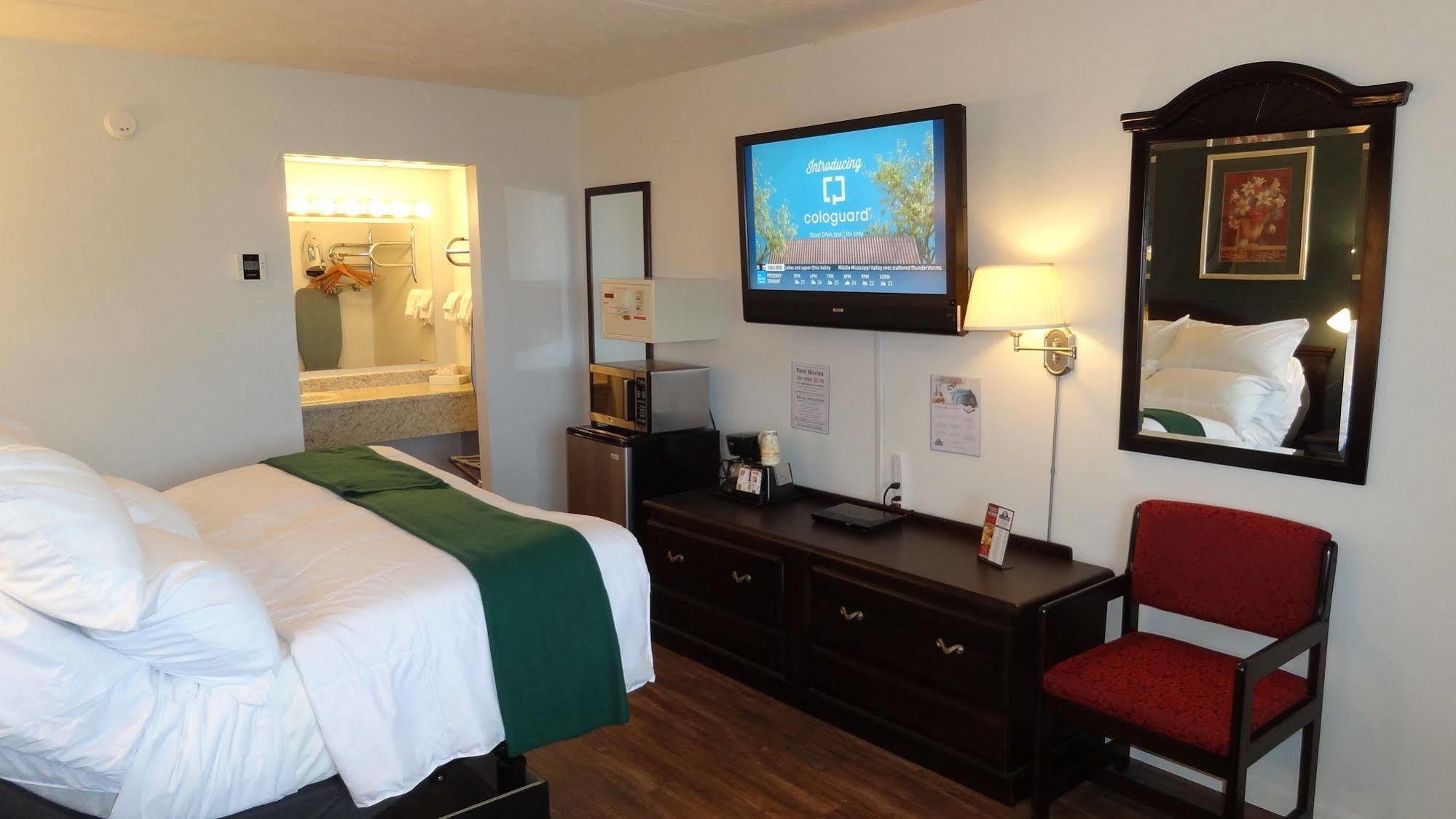 Baymont By Wyndham Petoskey Motel Exterior foto