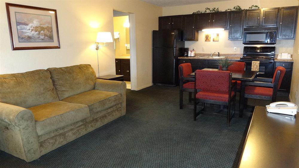 Baymont By Wyndham Petoskey Motel Exterior foto